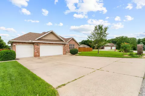 Exterior - 106 Southview Dr, Branson, MO 65616 photo 4 of 8