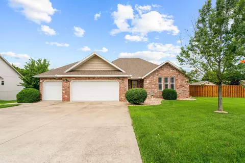 Exterior - 106 Southview Dr, Branson, MO 65616 photo 2 of 8