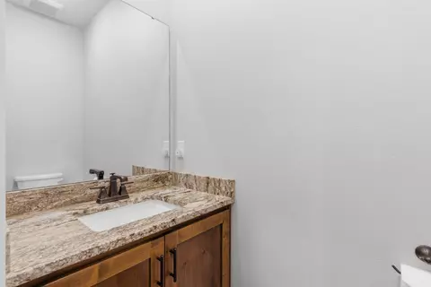 Bath - 3215 W Bluffview St, Springfield, MO 65810 photo 4 of 5