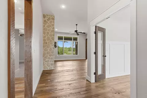 Entry Way - 3215 W Bluffview St, Springfield, MO 65810 photo 2 of 5