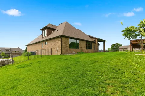 Exterior - 3215 W Bluffview St, Springfield, MO 65810 photo 4 of 8