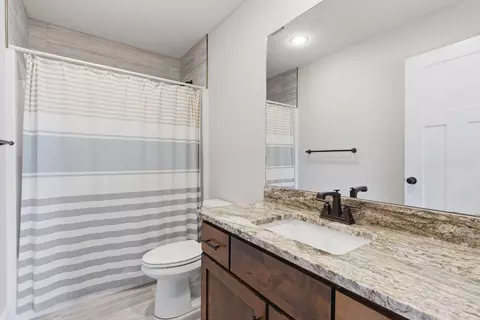 Bath - 3215 W Bluffview St, Springfield, MO 65810 photo 5 of 5