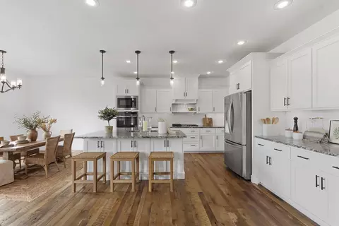 Kitchen - 3215 W Bluffview St, Springfield, MO 65810 photo 1 of 4