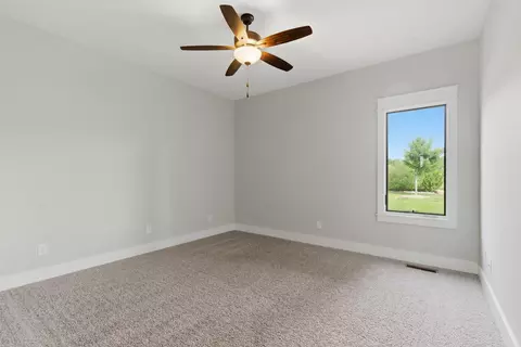 Bedroom - 3215 W Bluffview St, Springfield, MO 65810 photo 5 of 5
