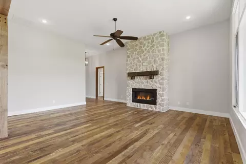 Living - 3215 W Bluffview St, Springfield, MO 65810 photo 3 of 4