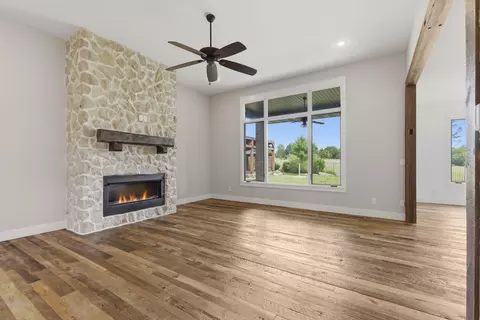 Living - 3215 W Bluffview St, Springfield, MO 65810 photo 1 of 4