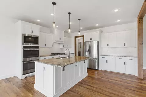 Kitchen - 3215 W Bluffview St, Springfield, MO 65810 photo 3 of 4