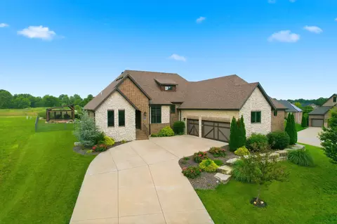 3215 W Bluffview St, Springfield, MO 65810
