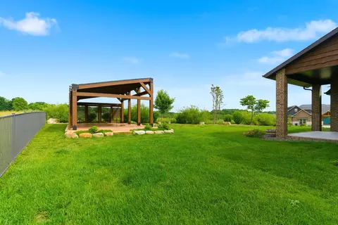 Exterior - 3215 W Bluffview St, Springfield, MO 65810 photo 6 of 8