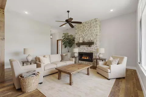 Living - 3215 W Bluffview St, Springfield, MO 65810 photo 2 of 4
