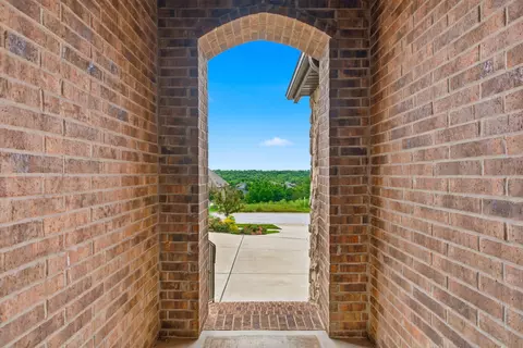 Entry Way - 3215 W Bluffview St, Springfield, MO 65810 photo 1 of 5