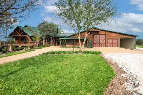 1781 W Blue Springs Rd, Nixa, MO 65714