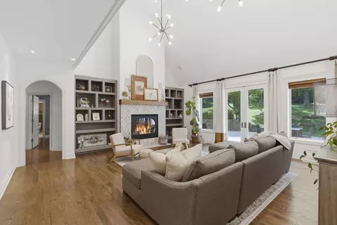 Living - 1646 W Caleb Ct, Springfield, MO 65810 photo 2 of 7