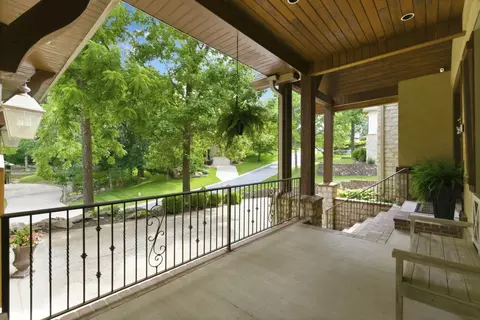 Exterior - 1646 W Caleb Ct, Springfield, MO 65810 photo 8 of 26
