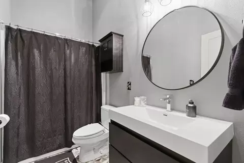 Bath - 1646 W Caleb Ct, Springfield, MO 65810 photo 9 of 9