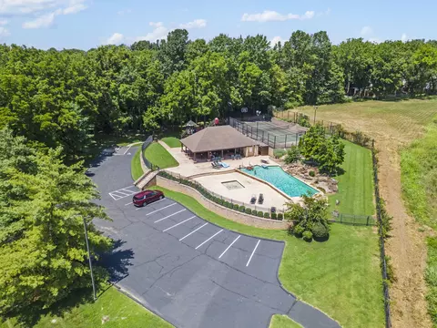 View/Area - 1646 W Caleb Ct, Springfield, MO 65810 photo 10 of 18