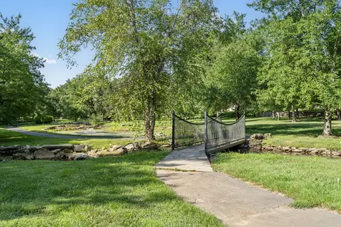 View/Area - 1646 W Caleb Ct, Springfield, MO 65810 photo 4 of 18
