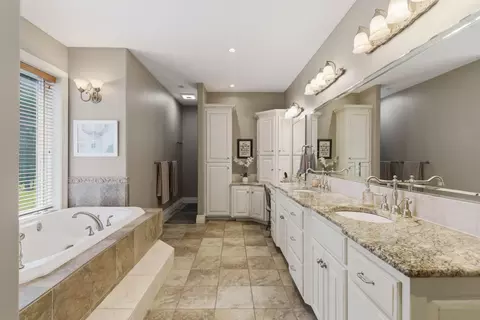 Bath - 1646 W Caleb Ct, Springfield, MO 65810 photo 1 of 9