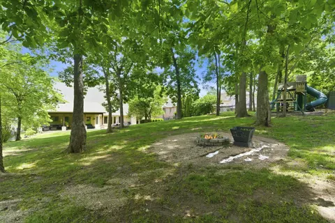Exterior - 1646 W Caleb Ct, Springfield, MO 65810 photo 13 of 26