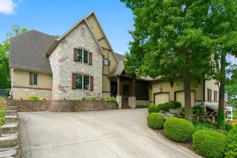 1646 W Caleb Ct, Springfield, MO 65810
