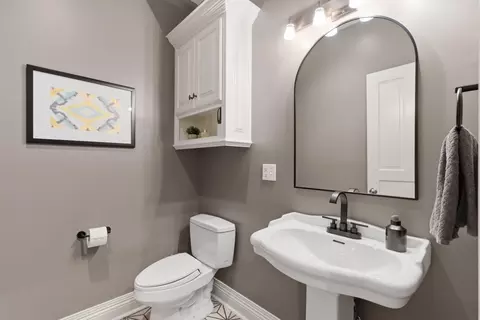 Bath - 1646 W Caleb Ct, Springfield, MO 65810 photo 5 of 9