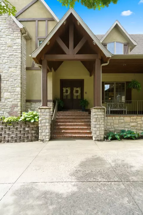 Exterior - 1646 W Caleb Ct, Springfield, MO 65810 photo 4 of 26