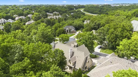 View/Area - 1646 W Caleb Ct, Springfield, MO 65810 photo 2 of 18
