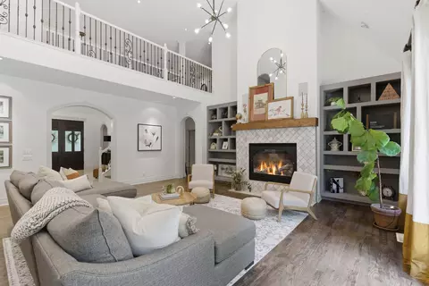Living - 1646 W Caleb Ct, Springfield, MO 65810 photo 5 of 7