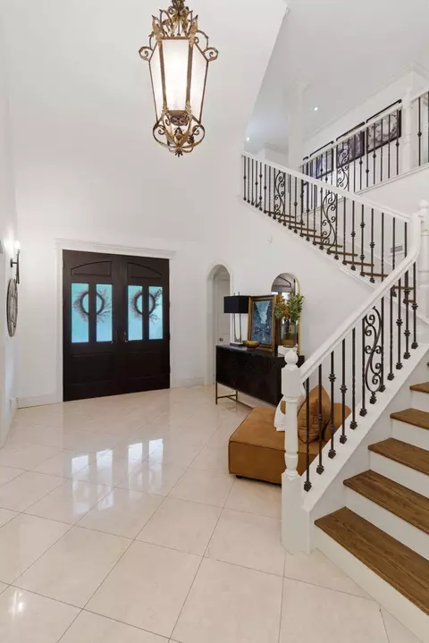 Entry Way - 1646 W Caleb Ct, Springfield, MO 65810 photo 1 of 4