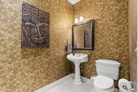 Bath - 1646 W Caleb Ct, Springfield, MO 65810 photo 6 of 9
