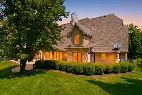 Exterior - 1646 W Caleb Ct, Springfield, MO 65810 photo 6 of 26