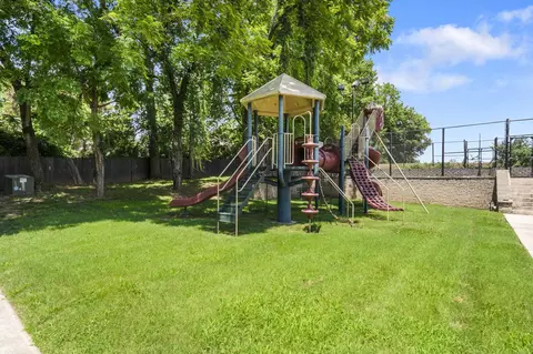 Exterior - 1646 W Caleb Ct, Springfield, MO 65810 photo 18 of 26