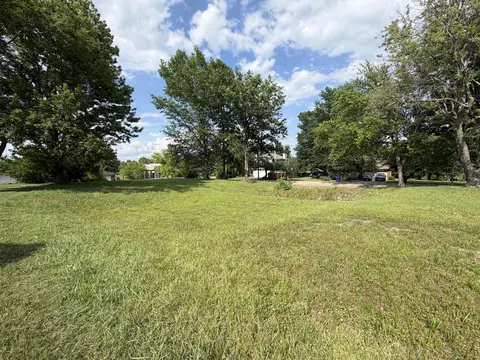 1957 E Lark St, Springfield, MO 65804