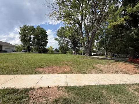 1957 E Lark St, Springfield, MO 65804 photo 3
