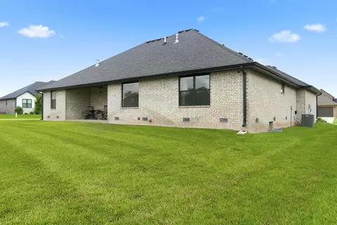 Exterior - 1000 E Tipperary Ct, Nixa, MO 65714 photo 4 of 6
