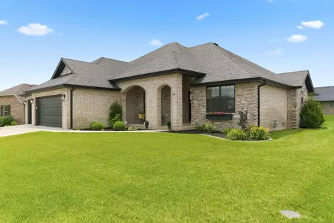 Exterior - 1000 E Tipperary Ct, Nixa, MO 65714 photo 2 of 6