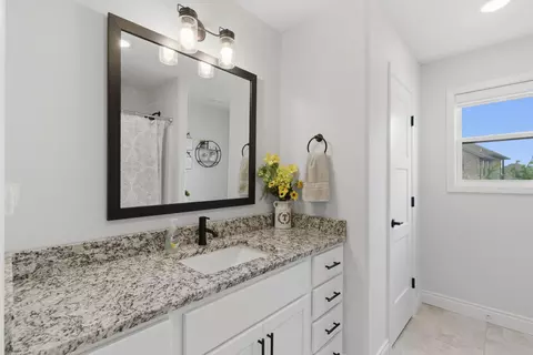 Bath - 1000 E Tipperary Ct, Nixa, MO 65714 photo 2 of 3