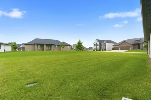 Exterior - 1000 E Tipperary Ct, Nixa, MO 65714 photo 3 of 6