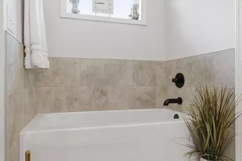 Bath - 1000 E Tipperary Ct, Nixa, MO 65714 photo 1 of 3
