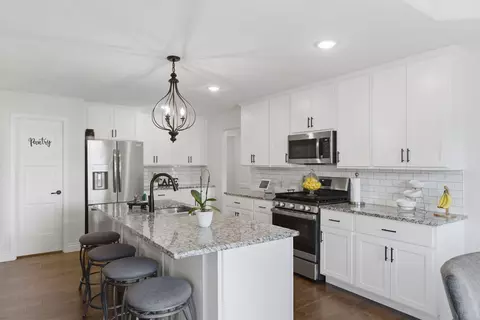 Kitchen - 1000 E Tipperary Ct, Nixa, MO 65714 photo 2 of 2
