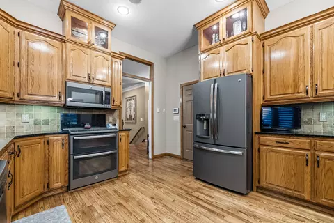 Kitchen - 4726 S Bellhurst Ave, Springfield, MO 65804 photo 6 of 9
