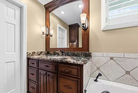 Bath - 4726 S Bellhurst Ave, Springfield, MO 65804 photo 3 of 7
