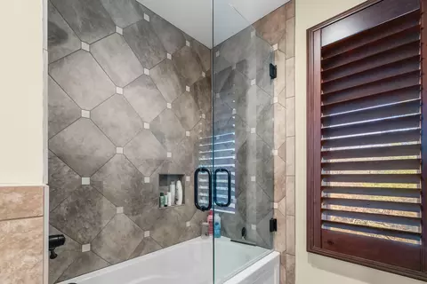 Bath - 4726 S Bellhurst Ave, Springfield, MO 65804 photo 7 of 7
