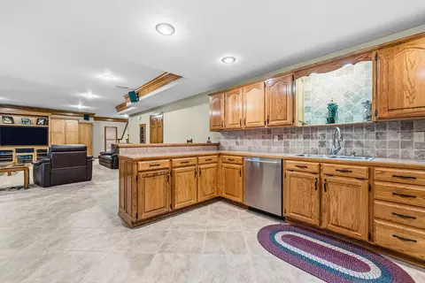 Kitchen - 4726 S Bellhurst Ave, Springfield, MO 65804 photo 9 of 9