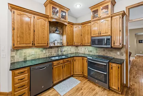 Kitchen - 4726 S Bellhurst Ave, Springfield, MO 65804 photo 4 of 9