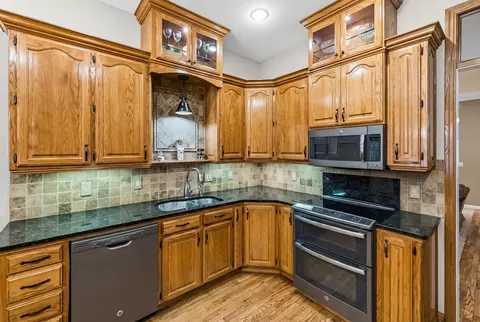 Kitchen - 4726 S Bellhurst Ave, Springfield, MO 65804 photo 1 of 9
