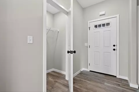 Entry Way - 422 Beavertail Rd, Ash Grove, MO 65604 photo 1 of 3