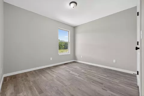 Bedroom - 422 Beavertail Rd, Ash Grove, MO 65604 photo 3 of 4
