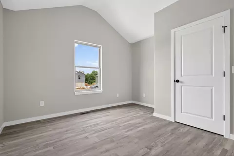 Bedroom - 422 Beavertail Rd, Ash Grove, MO 65604 photo 1 of 4