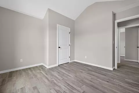 Bedroom - 422 Beavertail Rd, Ash Grove, MO 65604 photo 2 of 4